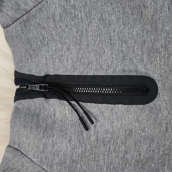 Nike Women's Tech Fleece Crewneck Mesh Sweatshirt - Picture 6 of 6